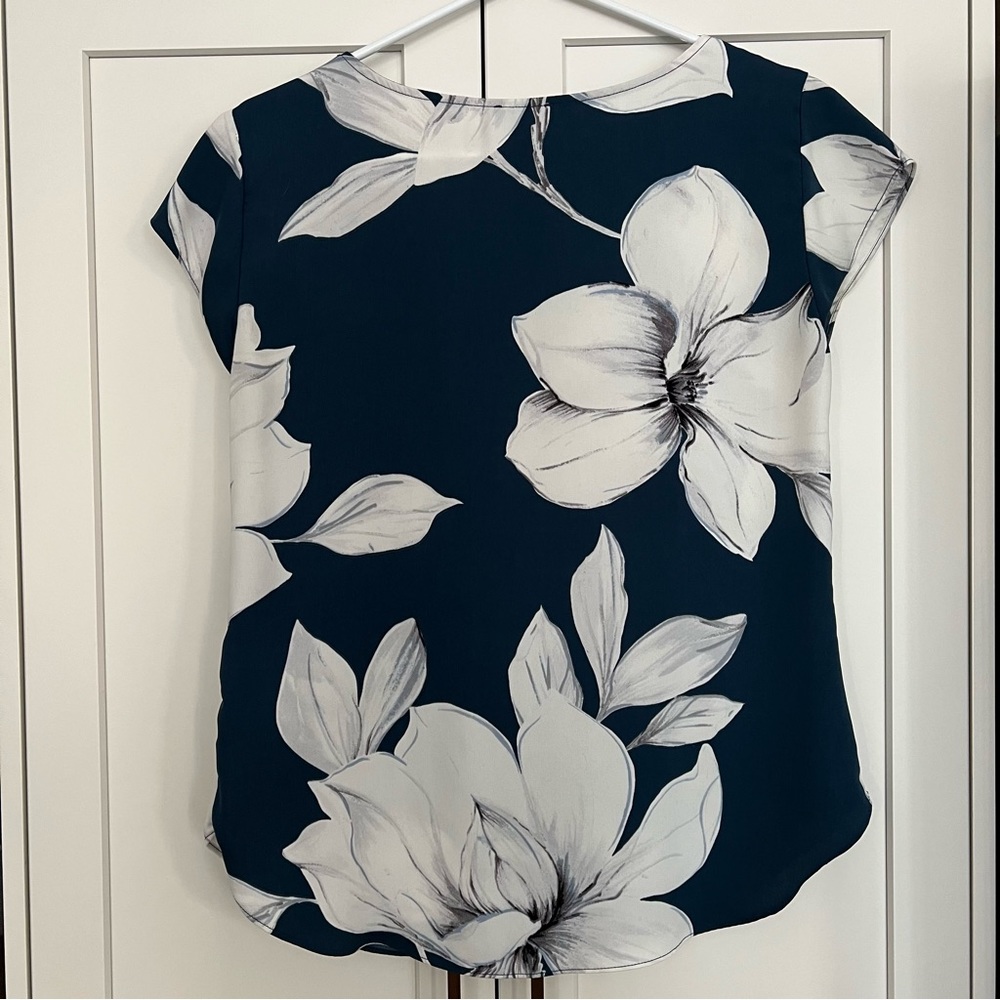 Dynamite Blouse - Picture 3 of 5